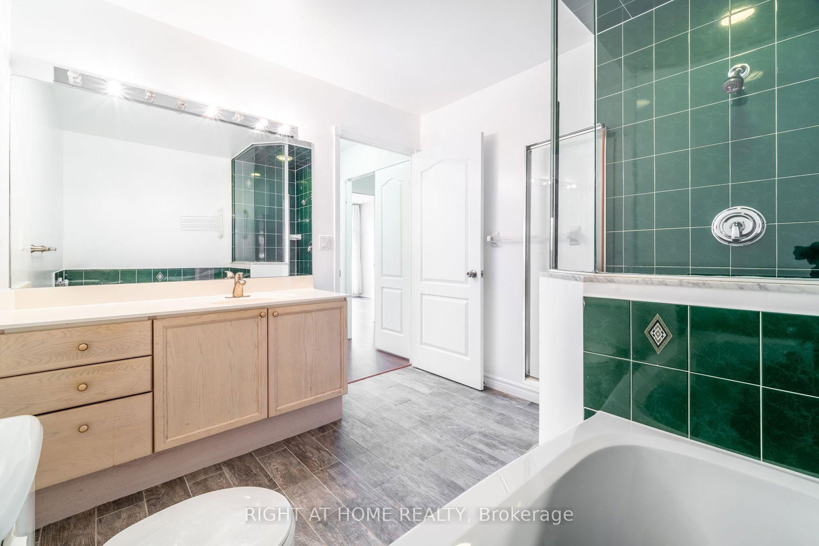 220 Grandview Way • Toronto, ON photo 18
