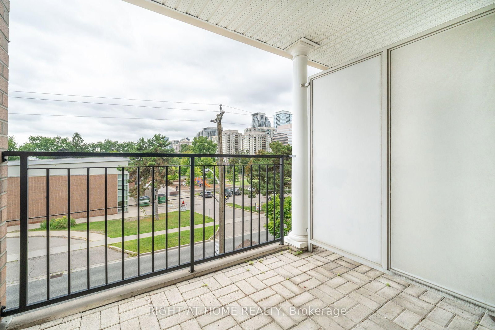 220 Grandview Way • Toronto, ON photo 21