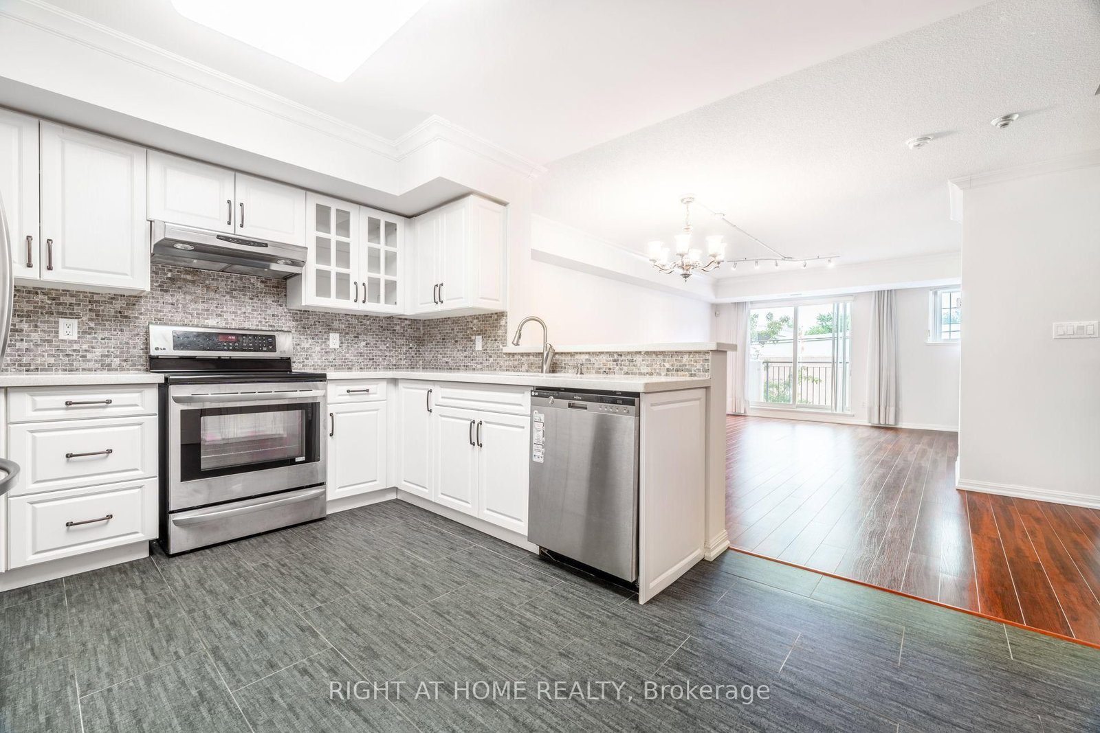 220 Grandview Way • Toronto, ON photo 22