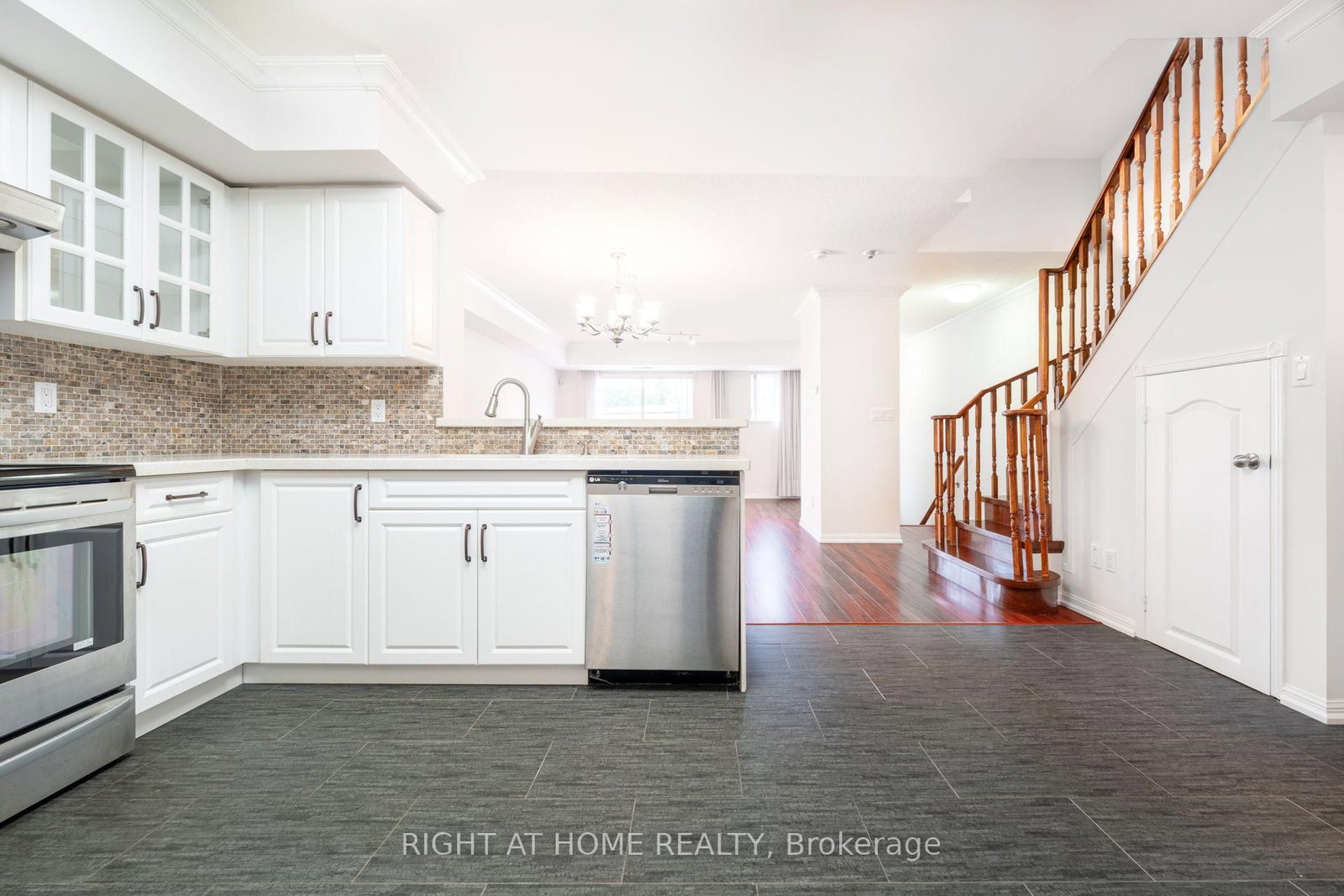 220 Grandview Way • Toronto, ON photo 23