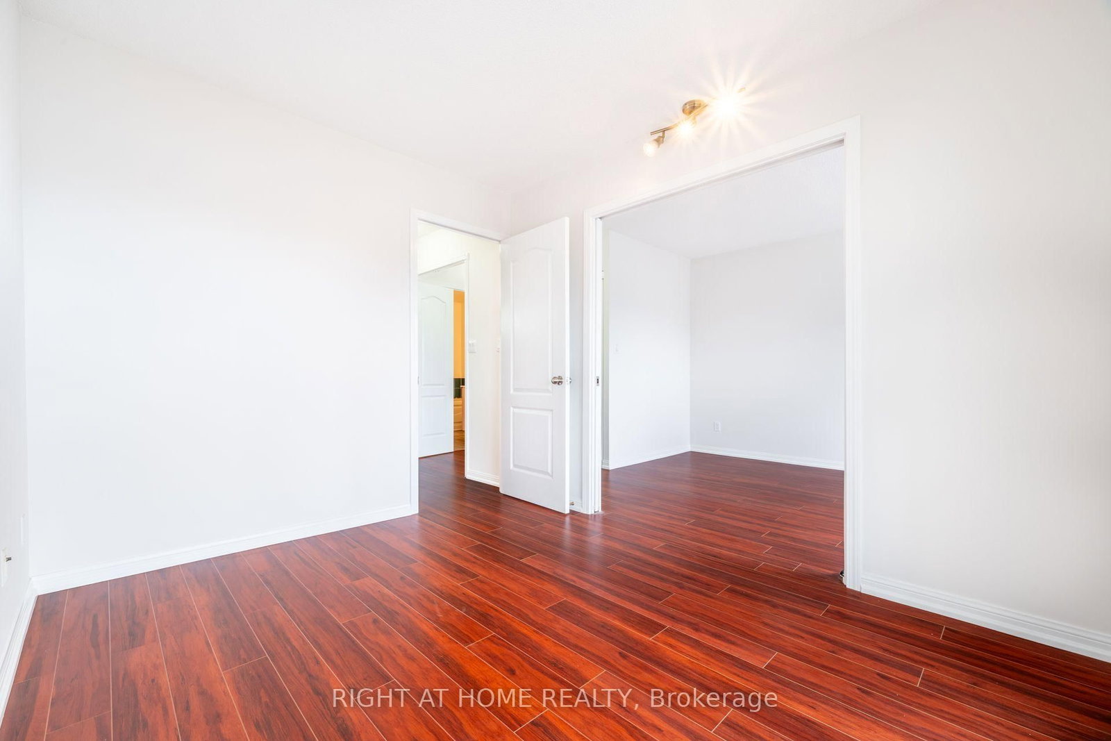 220 Grandview Way • Toronto, ON photo 4
