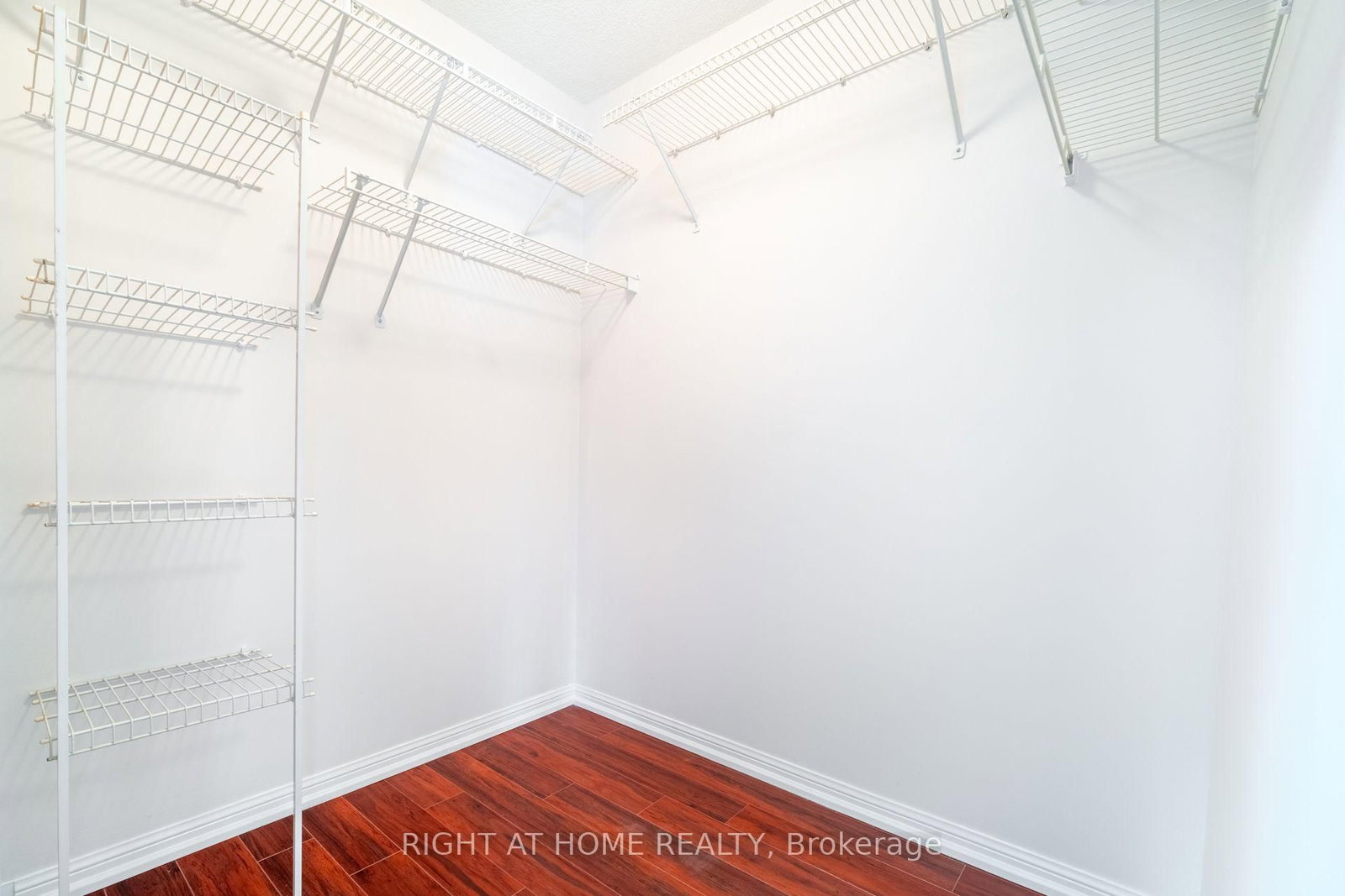 220 Grandview Way • Toronto, ON photo 8