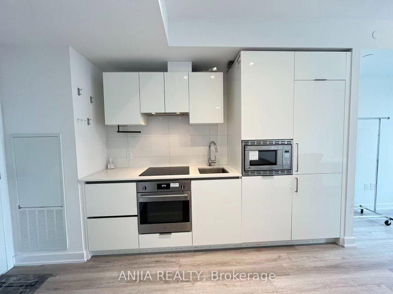 238 Simcoe Street
