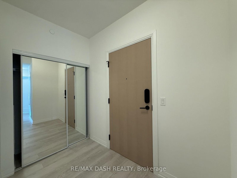 1205 - 280 Dundas Street W
