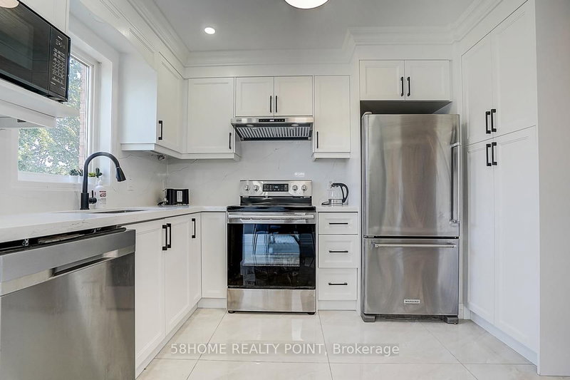Upper - 8D Leaside Park Drive