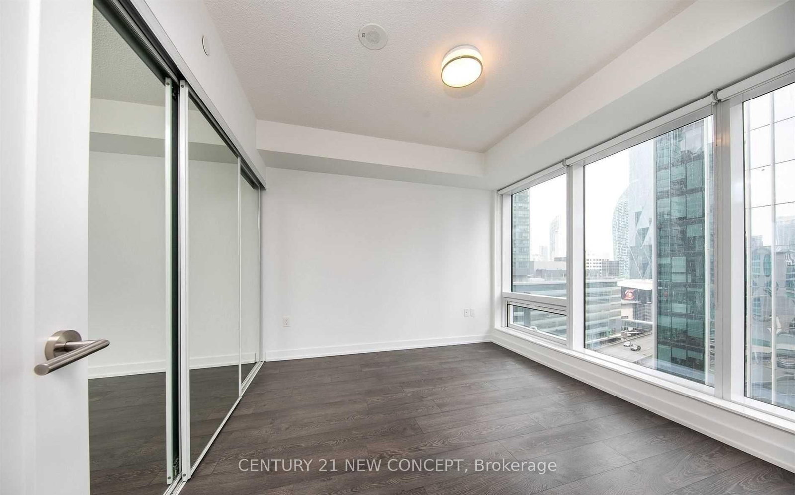 10 York Street • #1404 • Toronto, ON photo 17
