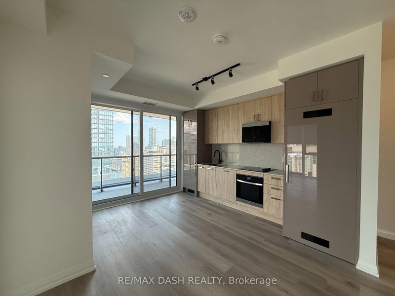 LP03 - 280 Dundas Street W