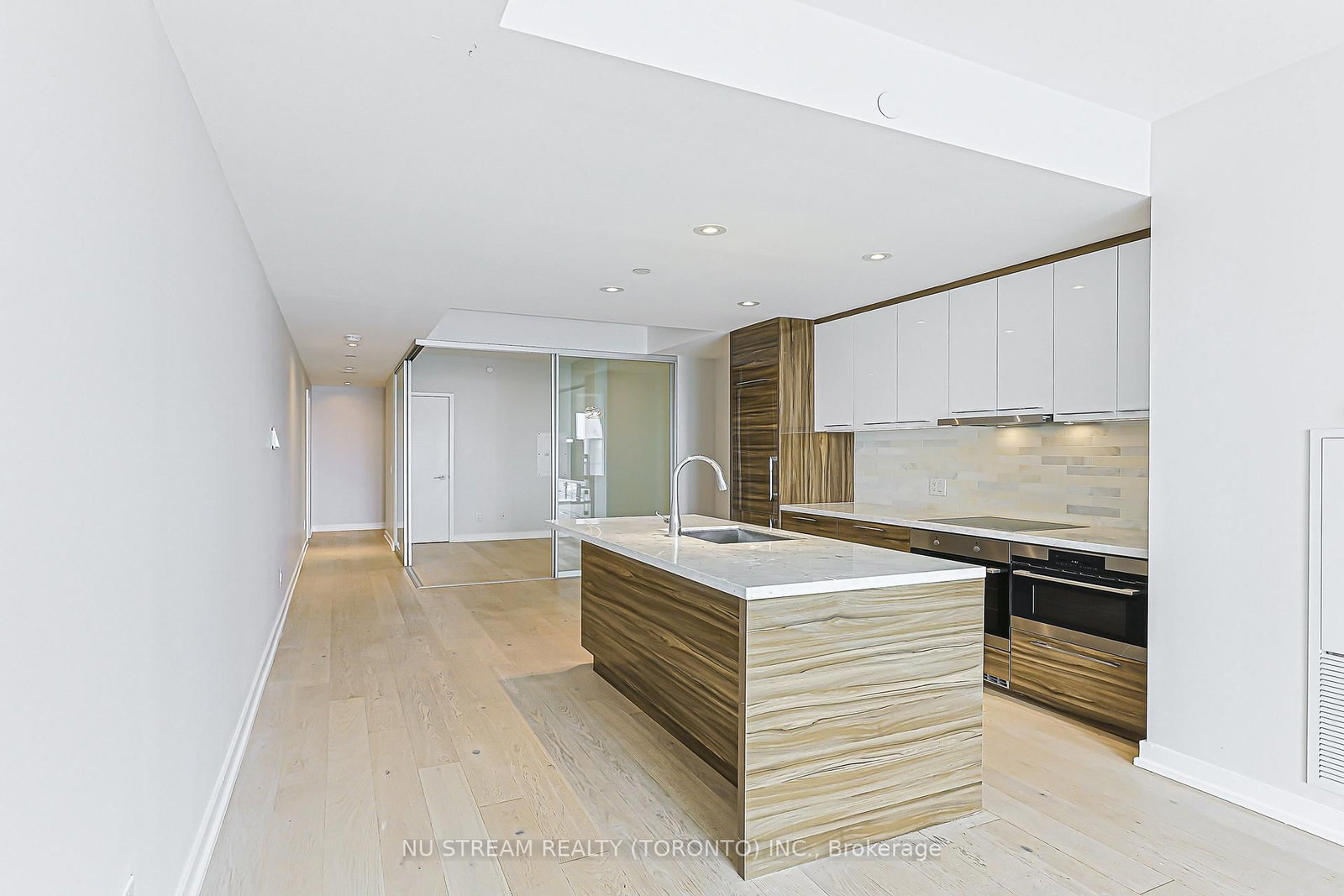 488 University Avenue • #4608 • Toronto, ON photo 15