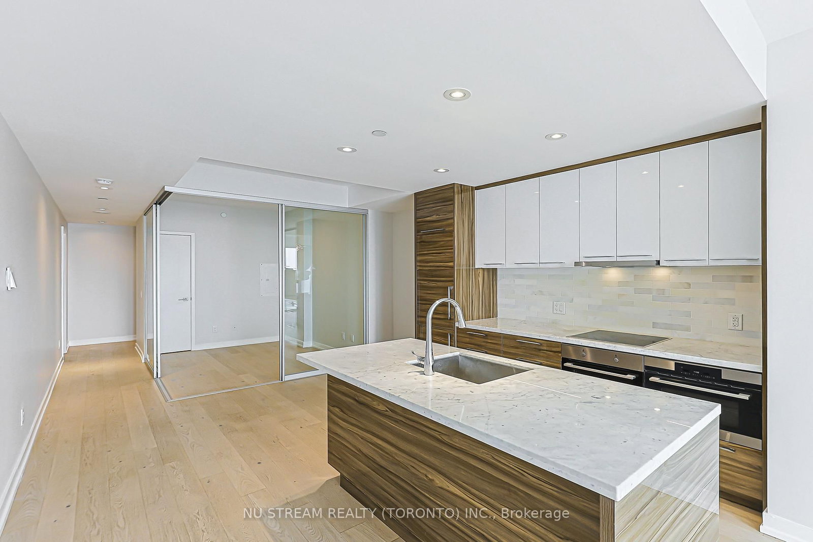 488 University Avenue • #4608 • Toronto, ON photo 16