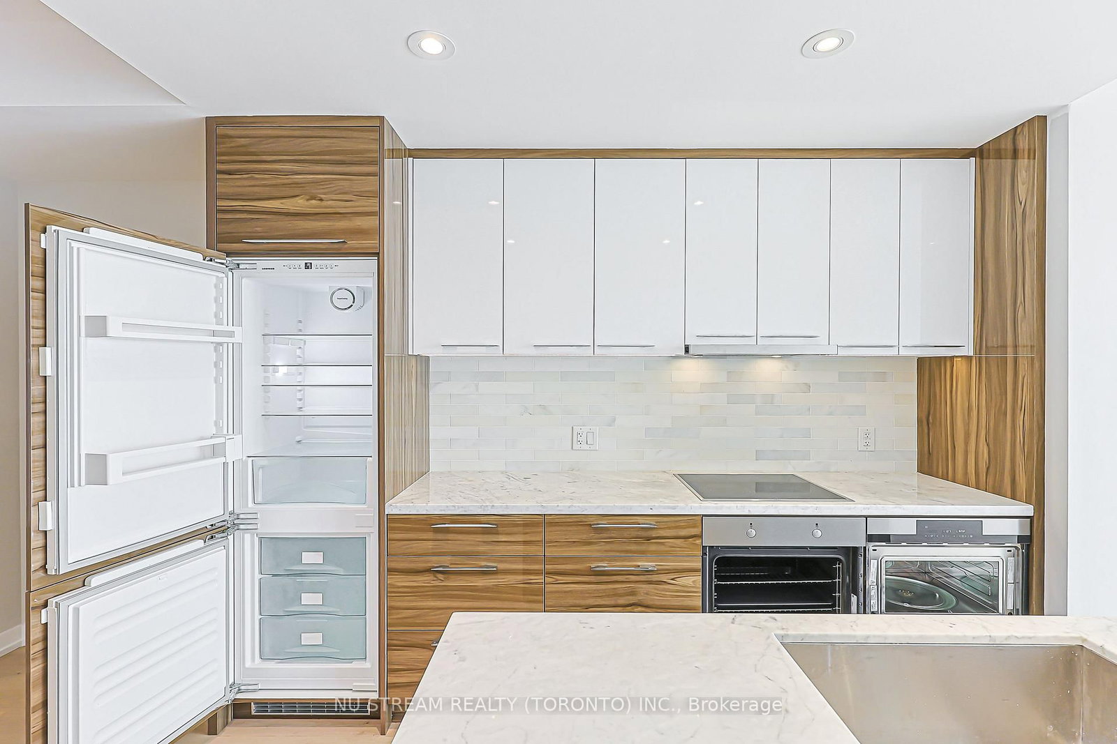 488 University Avenue • #4608 • Toronto, ON photo 18