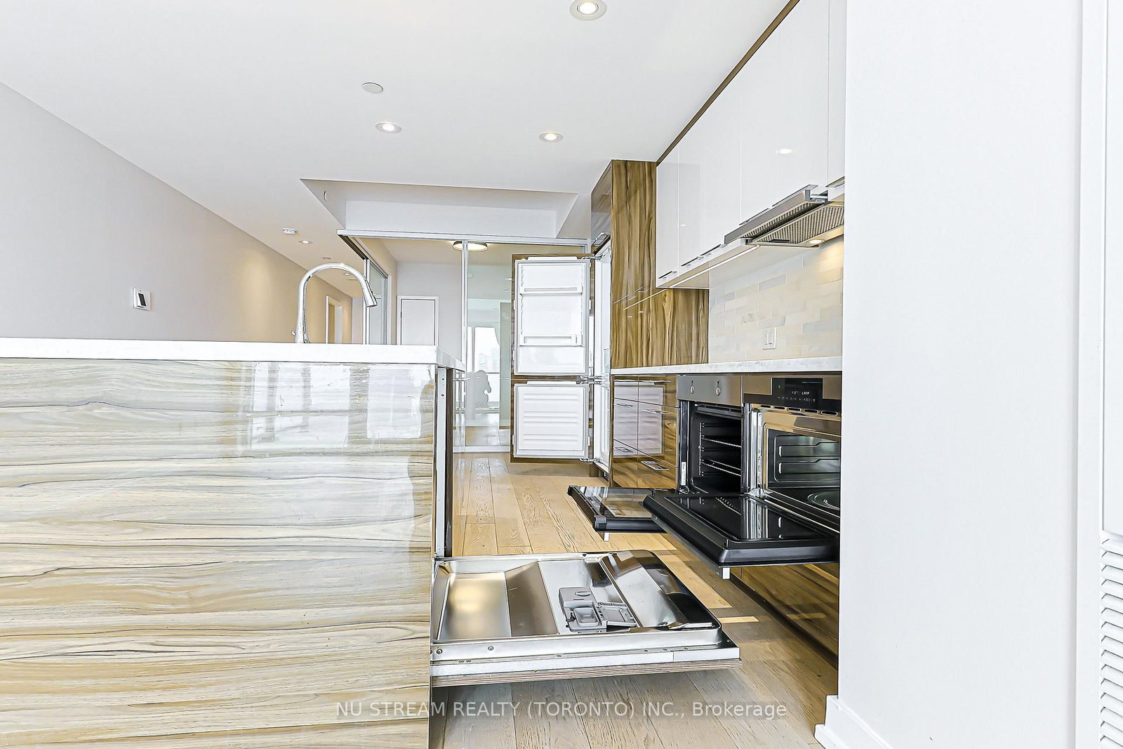488 University Avenue • #4608 • Toronto, ON photo 20