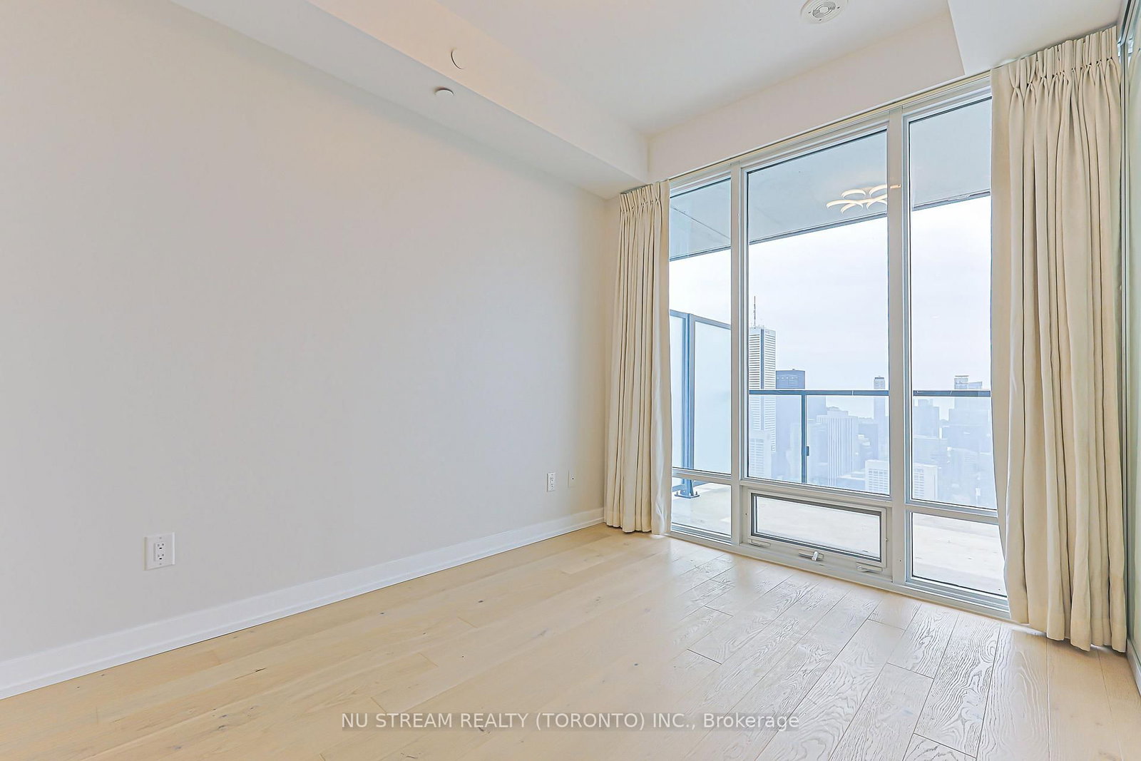 488 University Avenue • #4608 • Toronto, ON photo 30