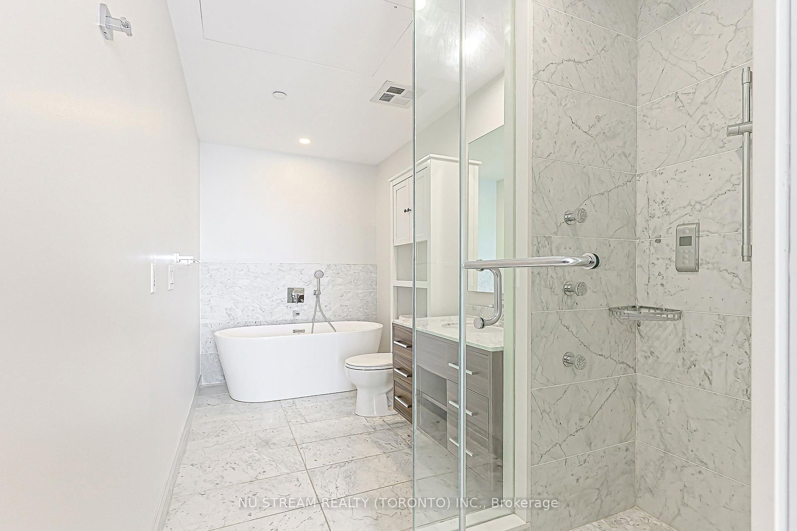 488 University Avenue • #4608 • Toronto, ON photo 35