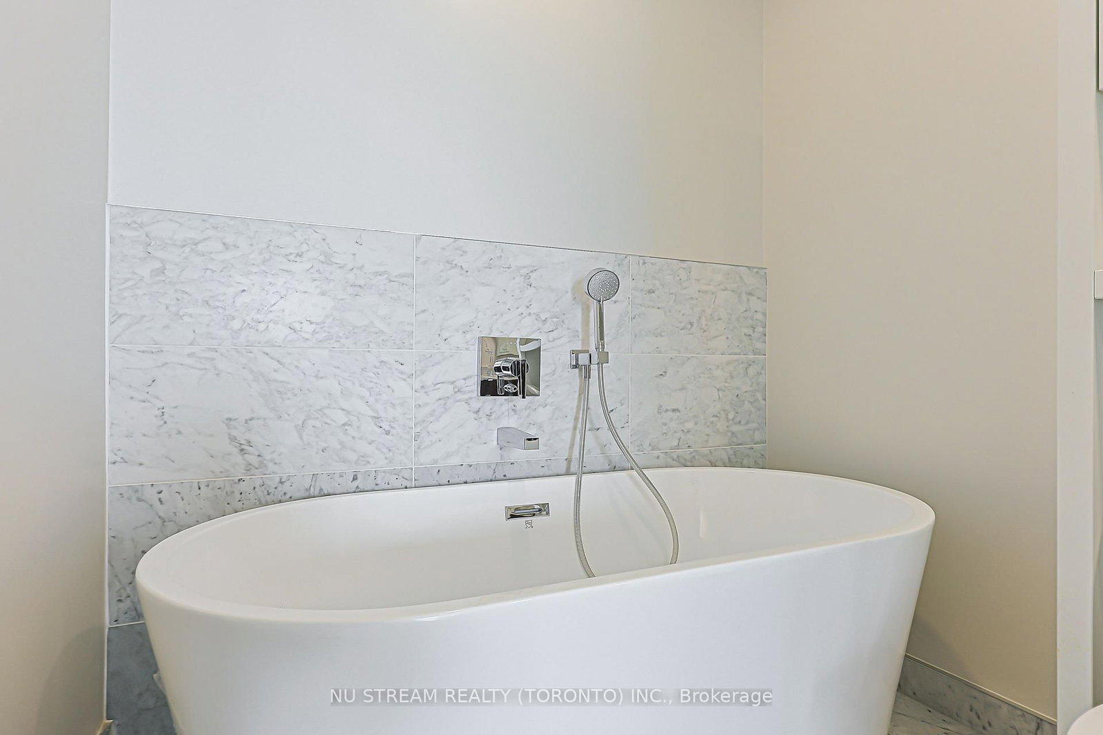 488 University Avenue • #4608 • Toronto, ON photo 37