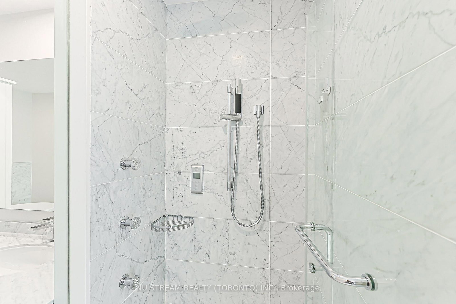 488 University Avenue • #4608 • Toronto, ON photo 40