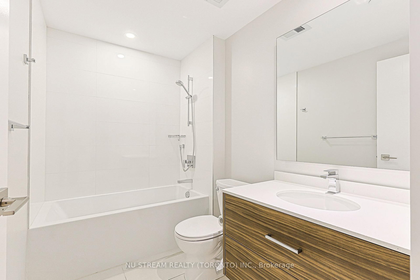 488 University Avenue • #4608 • Toronto, ON photo 46