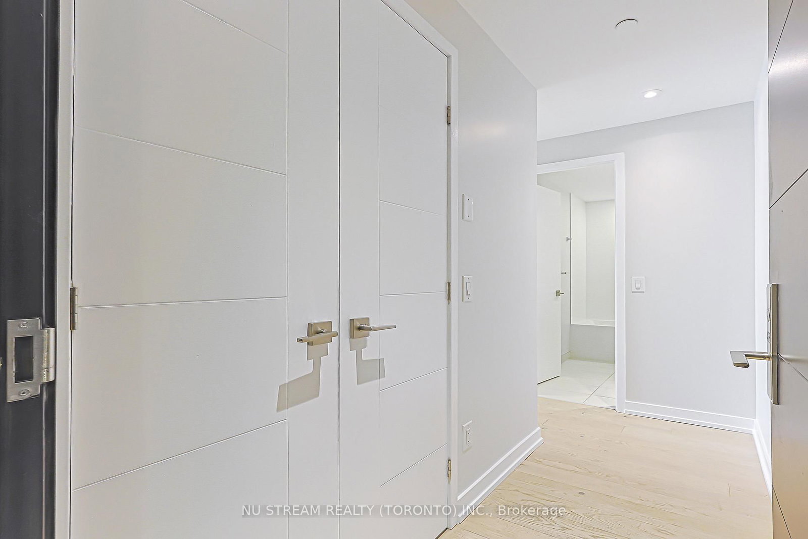 488 University Avenue • #4608 • Toronto, ON photo 9