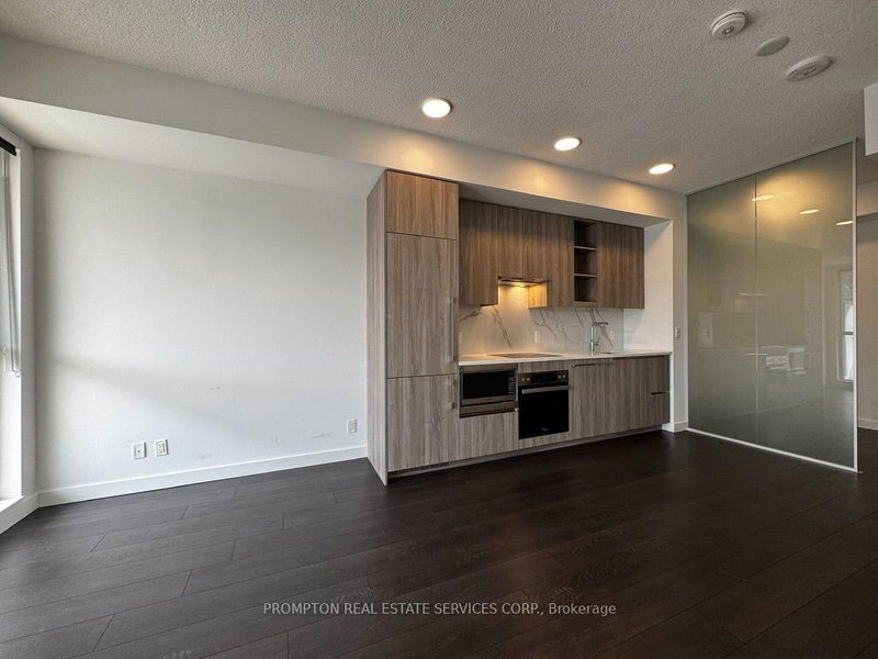 307 - 27 Mcmahon Drive