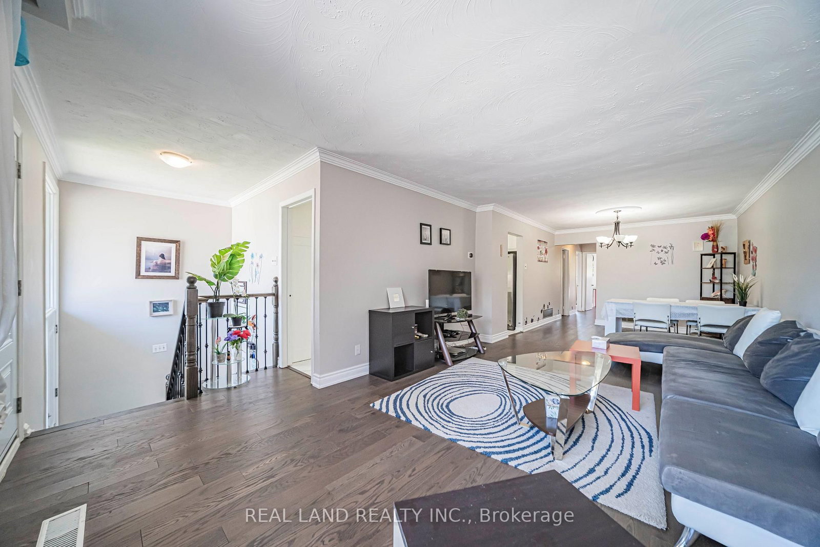 37 Pawnee Avenue • Toronto, ON photo 9