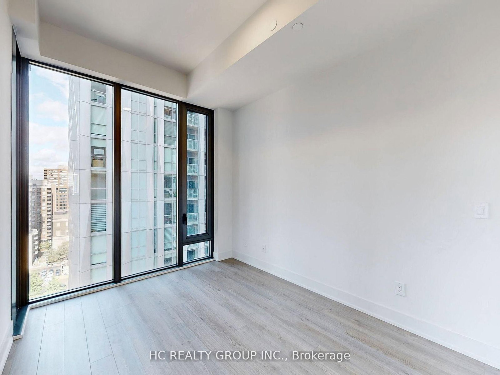 8 Cumberland Street • #1302 • Toronto, ON photo 11
