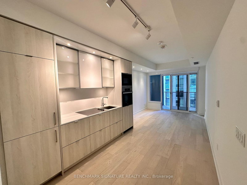 1208 - 11 Yorkville Avenue