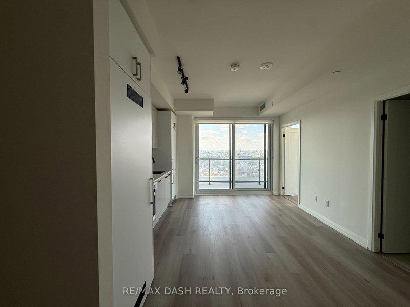 3111 - 280 Dundas Street W