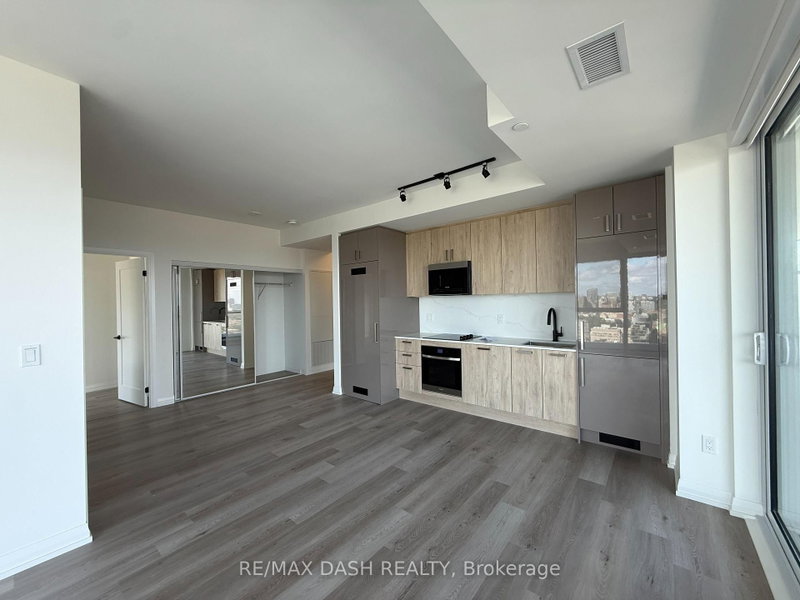 LP10 - 280 Dundas Street W