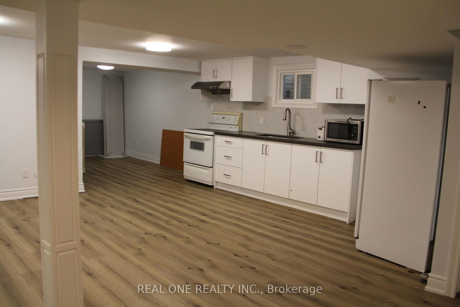 243 Kingslake Road, Toronto 5
