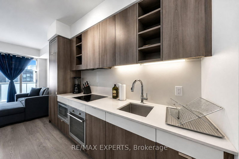 2103 - 101 Erskine Avenue