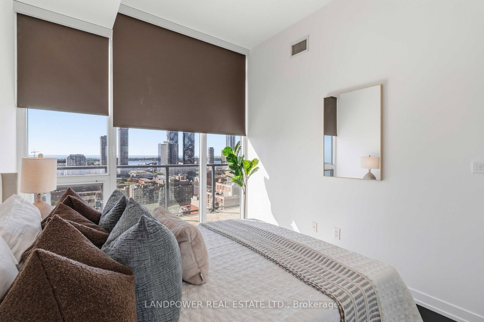 105 George Street • #PH6 • Toronto, ON photo 29