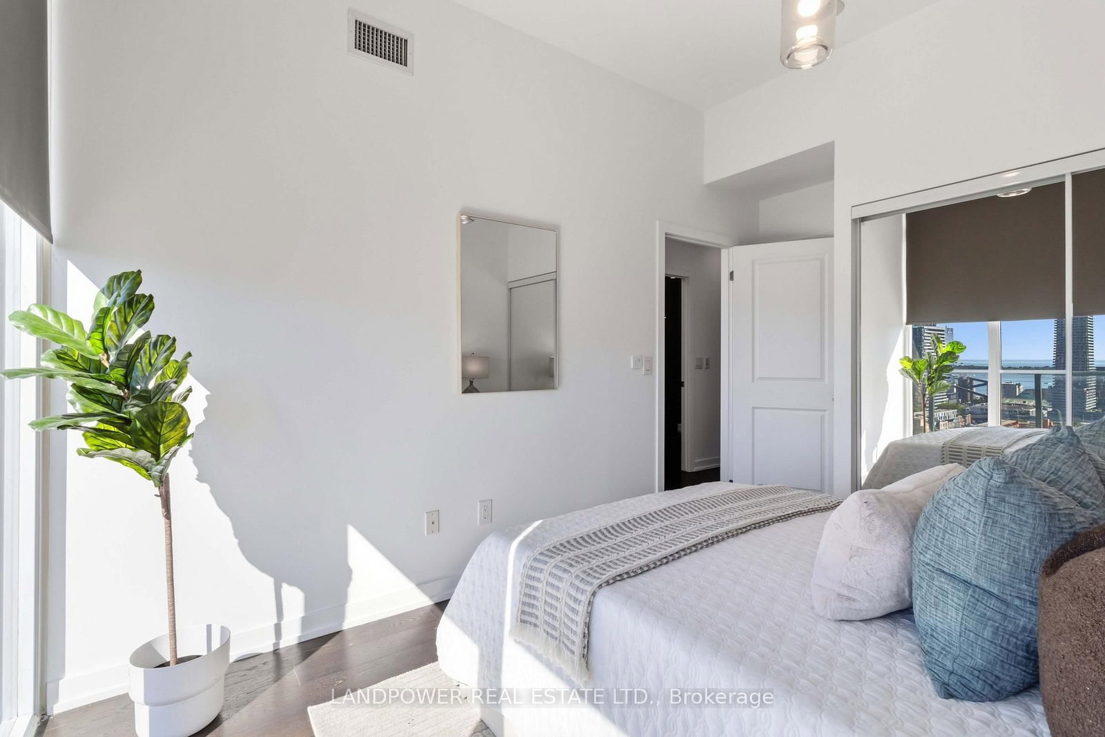 105 George Street • #PH6 • Toronto, ON photo 31