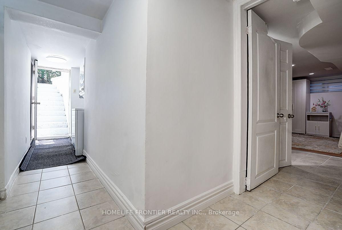 99 Harlandale Avenue • Toronto, ON photo 27