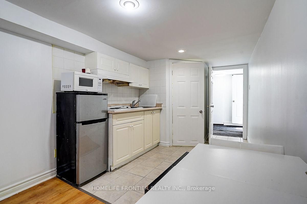 99 Harlandale Avenue • Toronto, ON photo 34