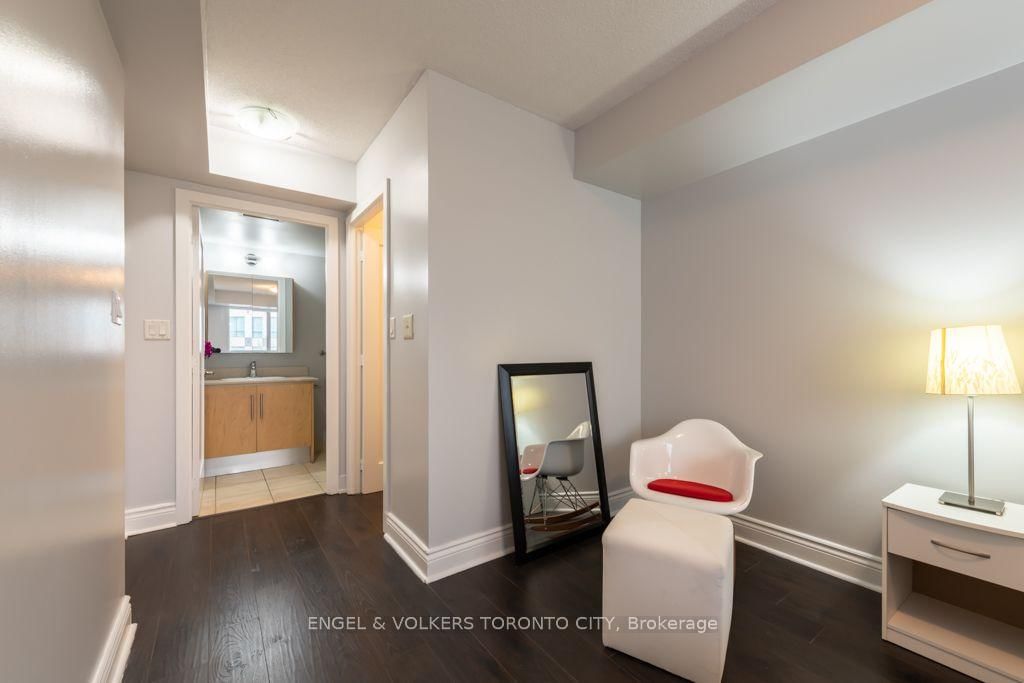 307-20 Blue Jays Way, Toronto, view 11