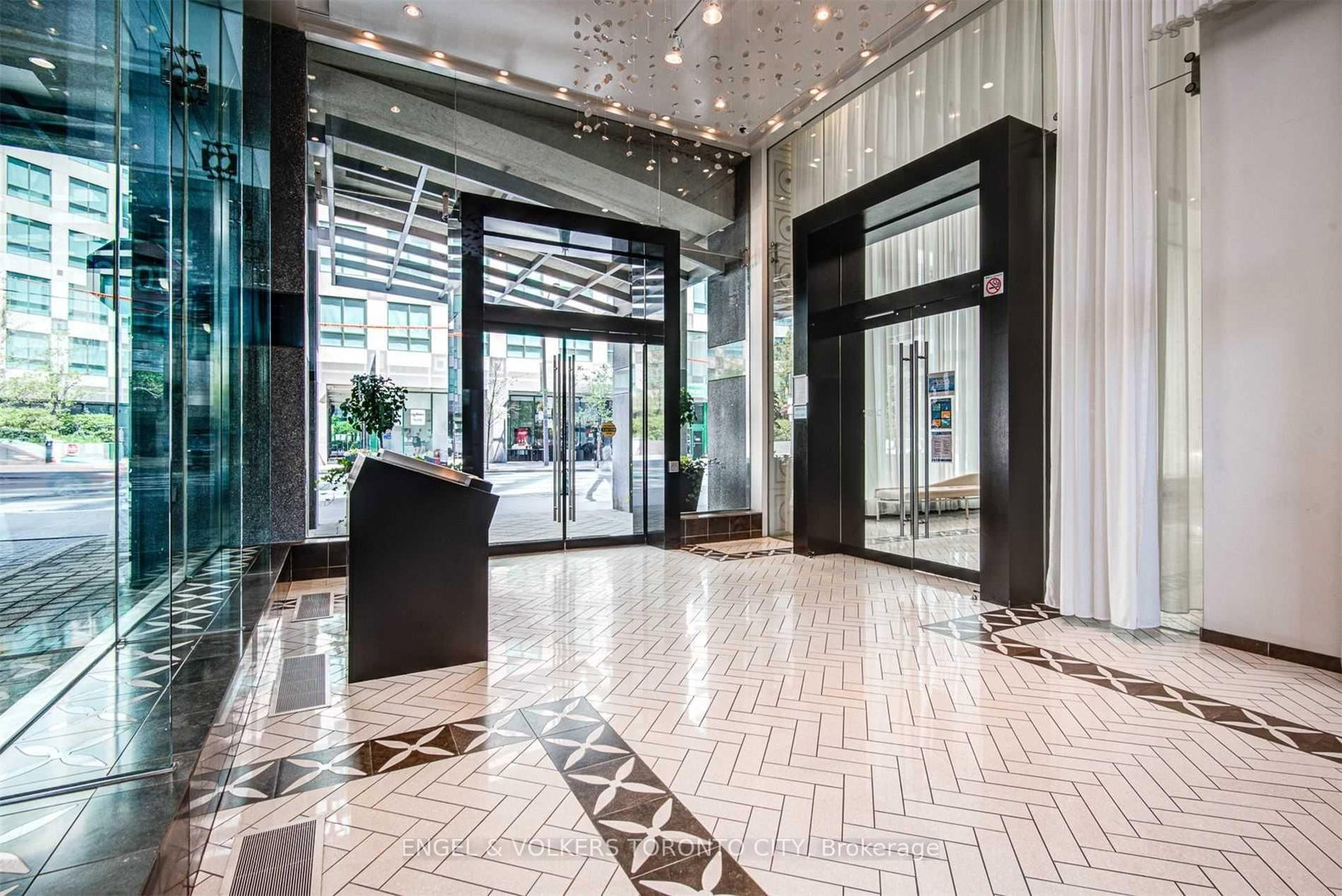 307-20 Blue Jays Way, Toronto, view 33