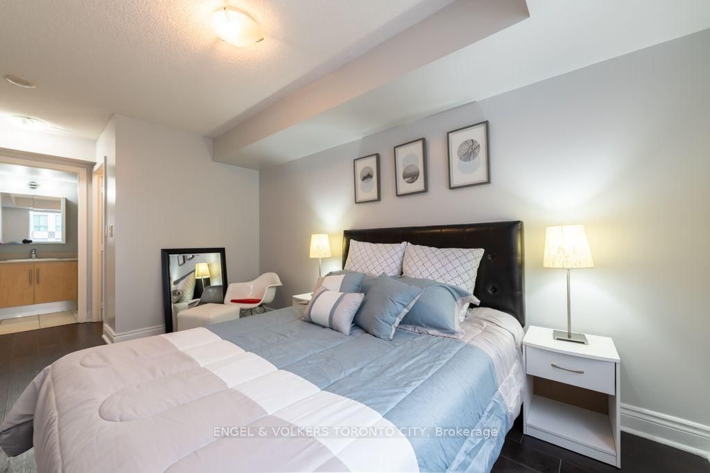 307-20 Blue Jays Way, Toronto, view 9