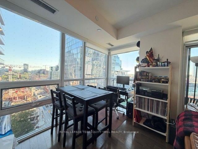1511-460 Adelaide St, Toronto, view 4