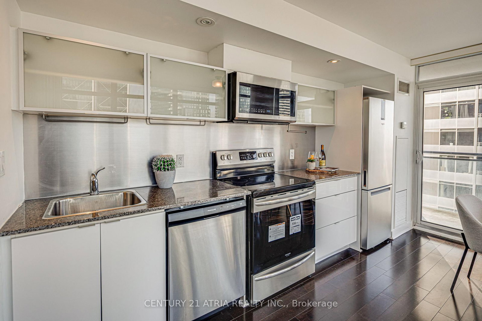 4K Spadina Avenue • #1802 • Toronto, ON photo 4