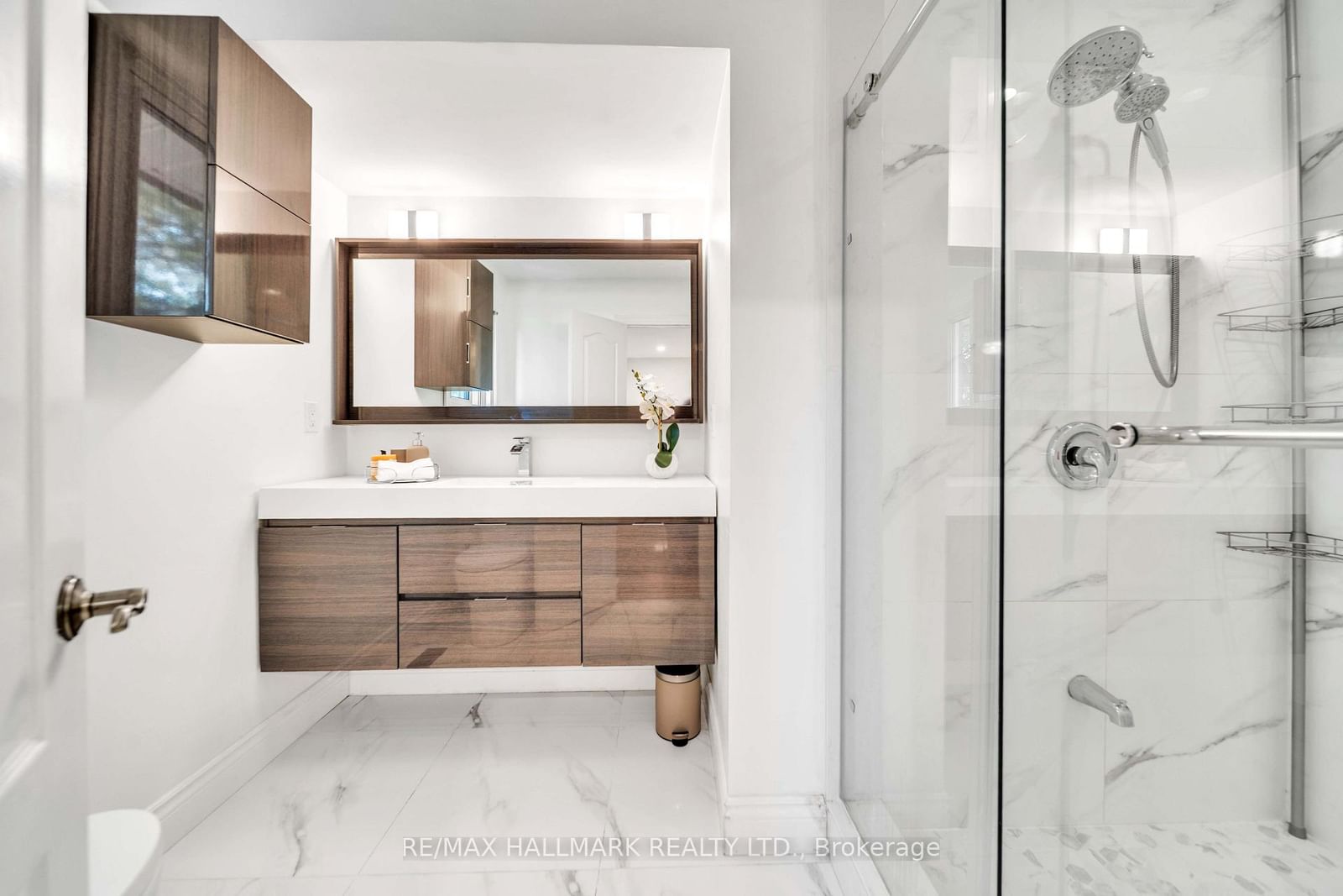 17 Twin Circle Court • Toronto, ON photo 15
