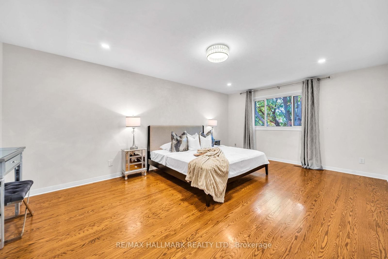 17 Twin Circle Court • Toronto, ON photo 17