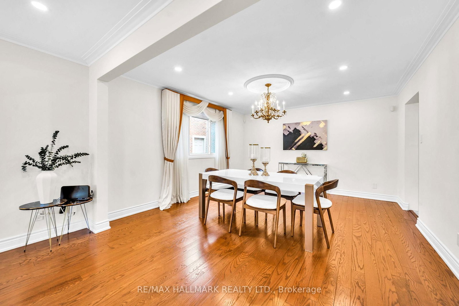 17 Twin Circle Court • Toronto, ON photo 5