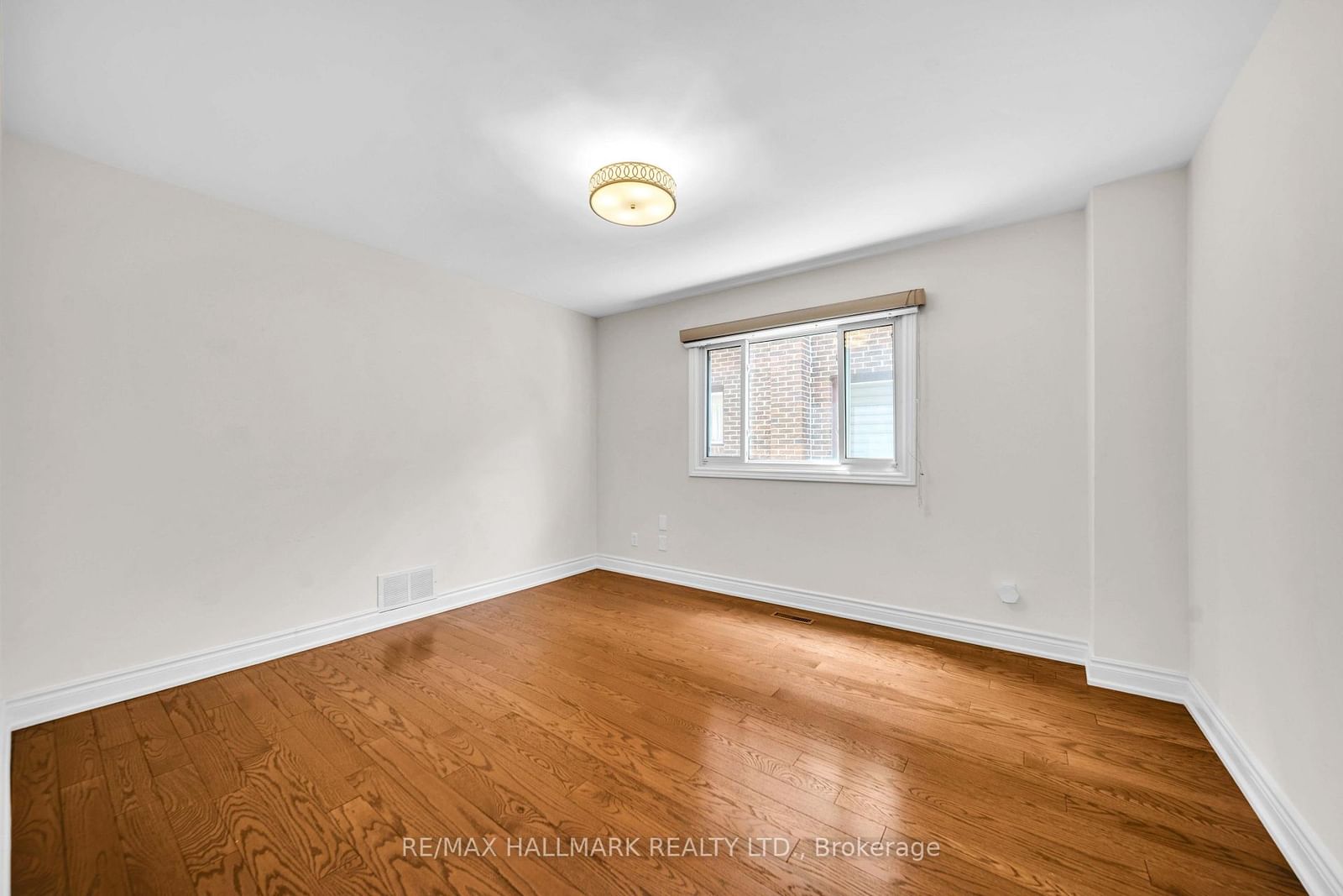 17 Twin Circle Court • Toronto, ON photo 6