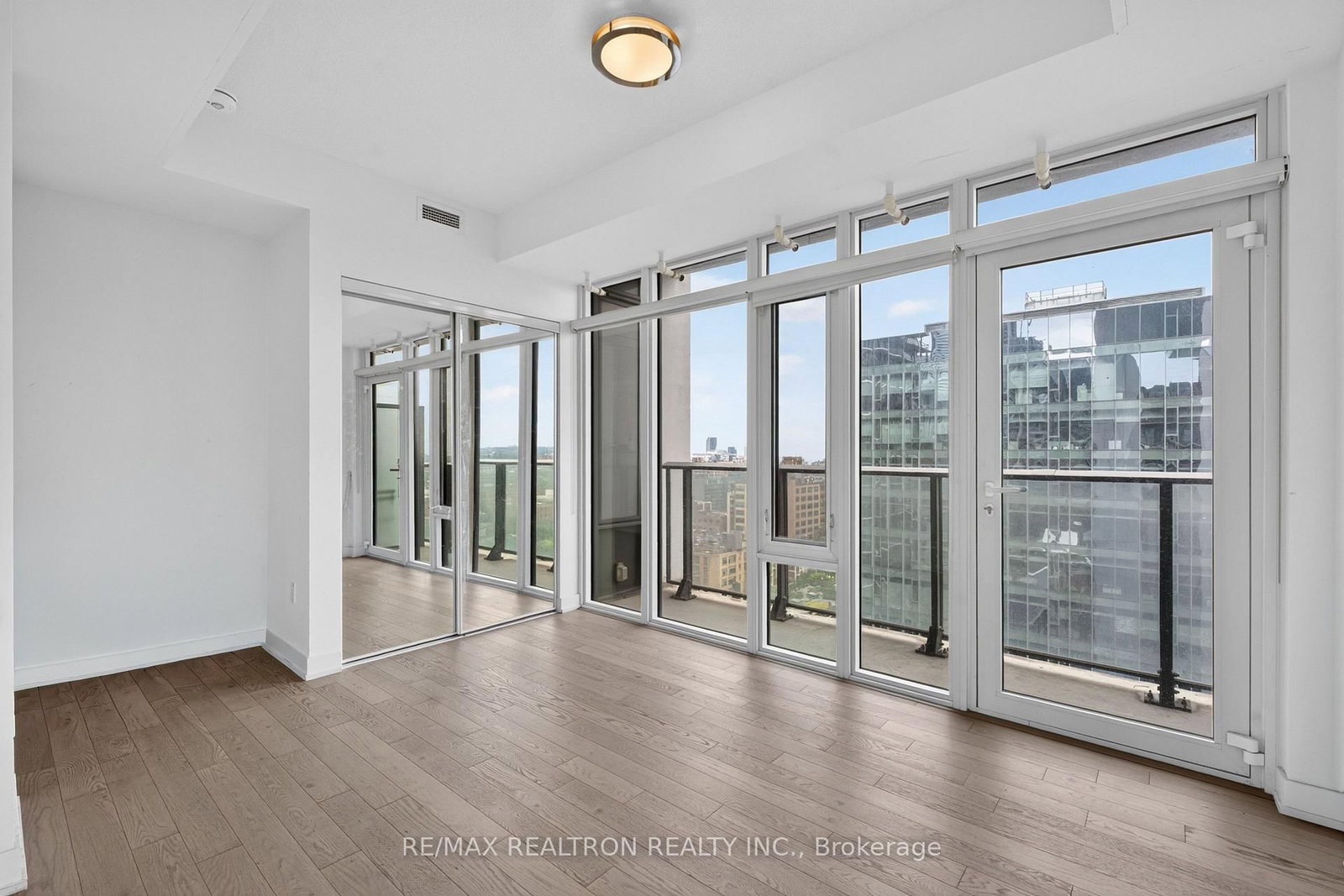 330 Richmond Street W • #2203 • Toronto, ON photo 10