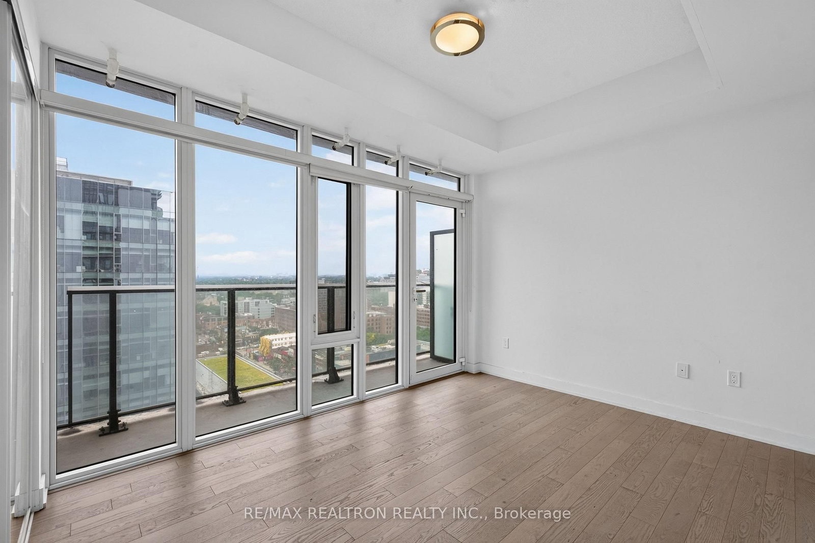 330 Richmond Street W • #2203 • Toronto, ON photo 9