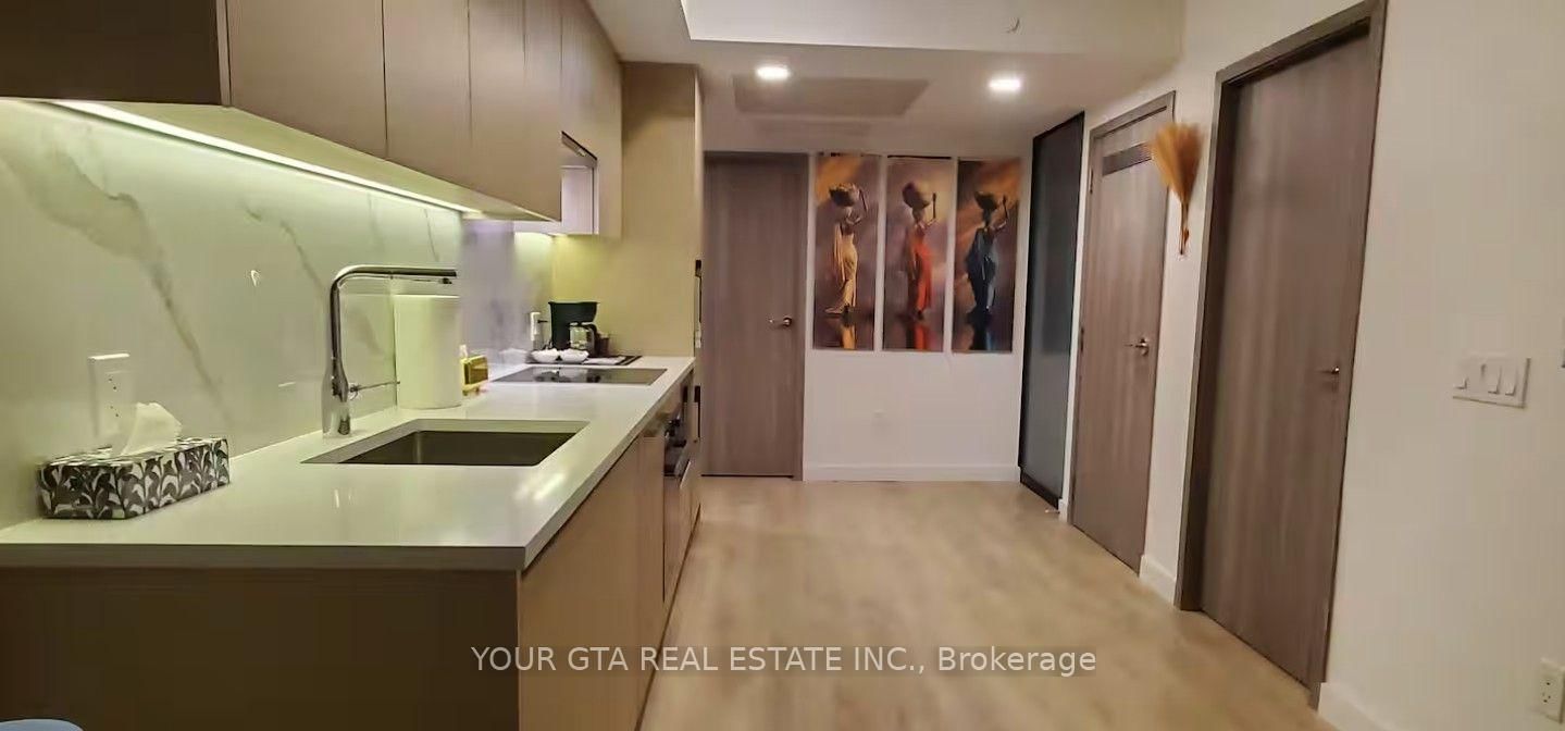 526 - 3 Concord Cityplace Way, Toronto 2