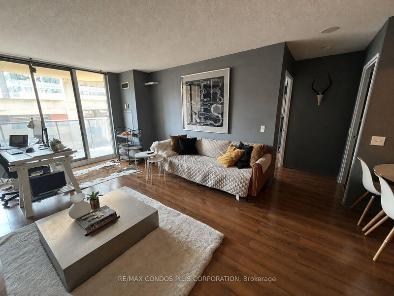 808 - 750 Bay Street