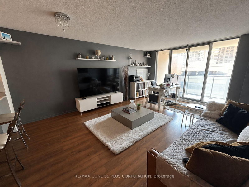 808 - 750 Bay Street