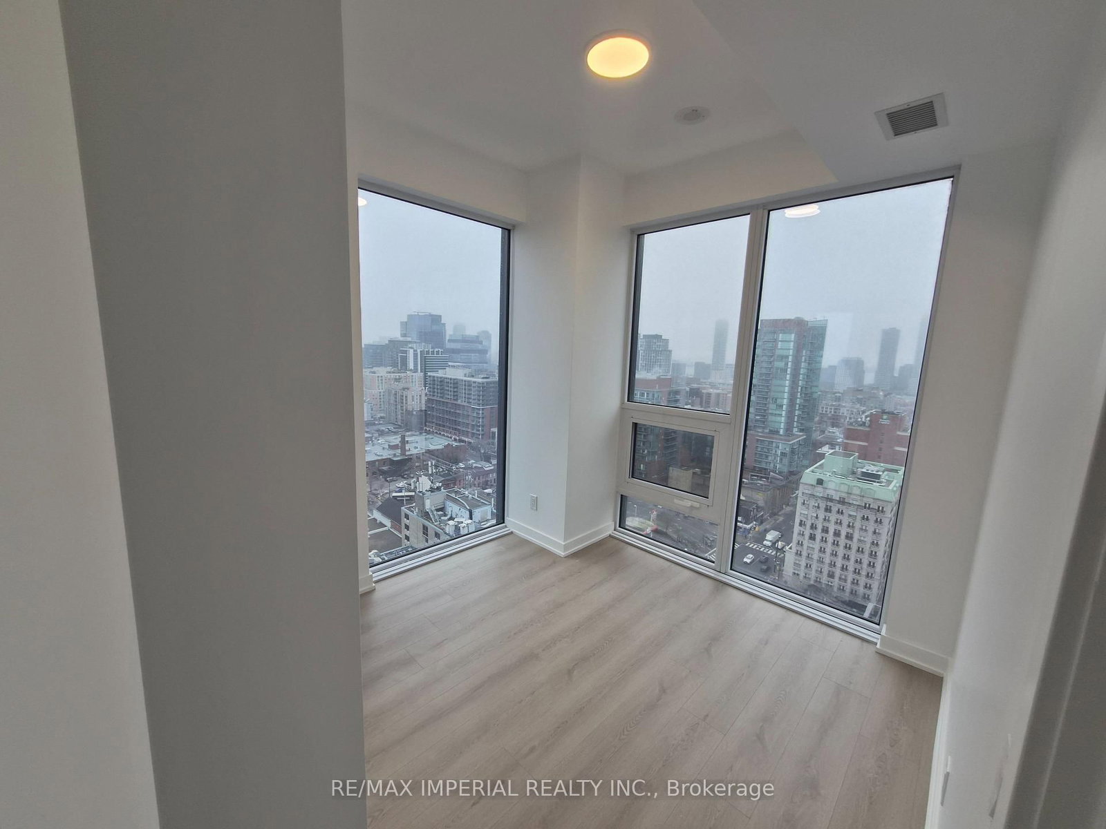 2606 - 100 Queen Street S, Toronto 4