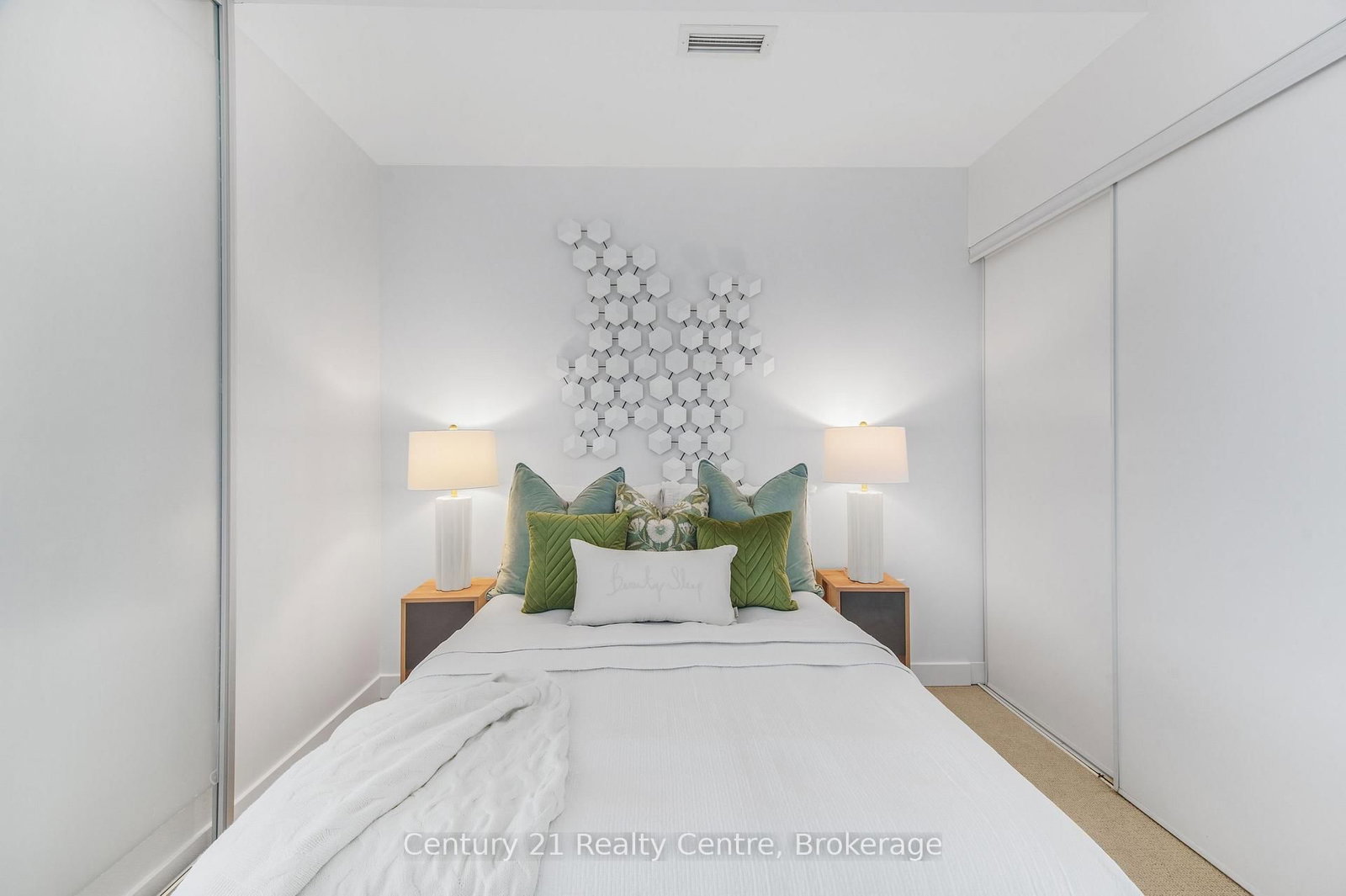 21 Iceboat Terrace • #3307 • Toronto, ON photo 11