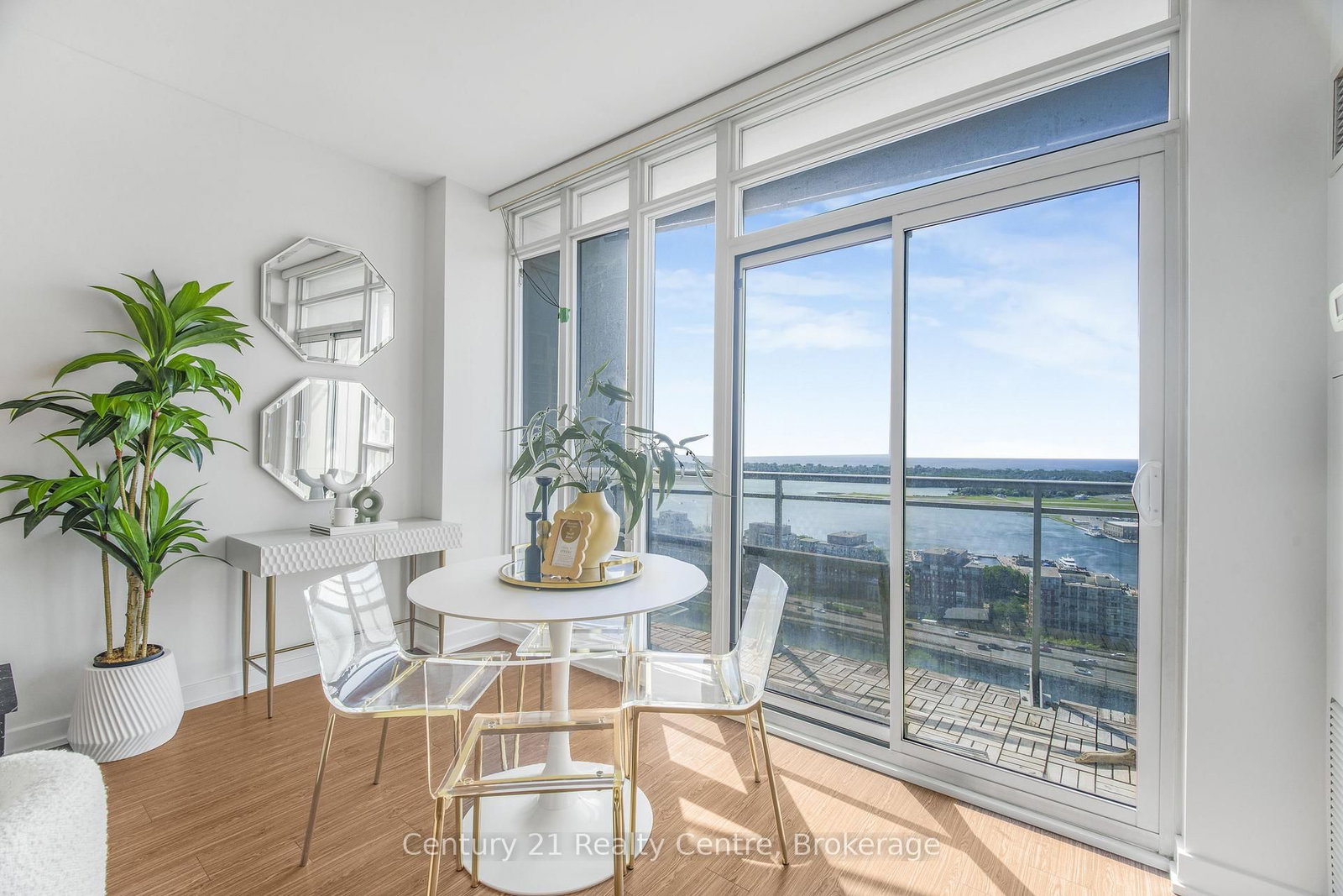 21 Iceboat Terrace • #3307 • Toronto, ON photo 14